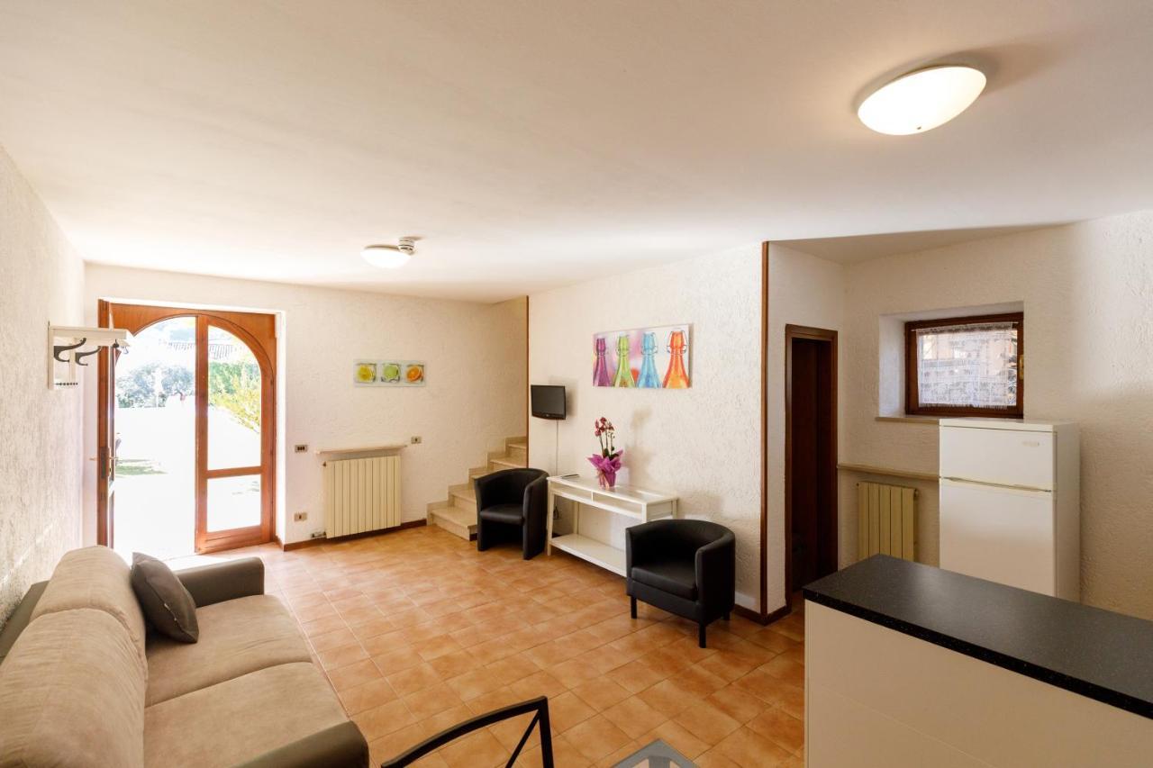 Residence Rustico Garda  Buitenkant foto