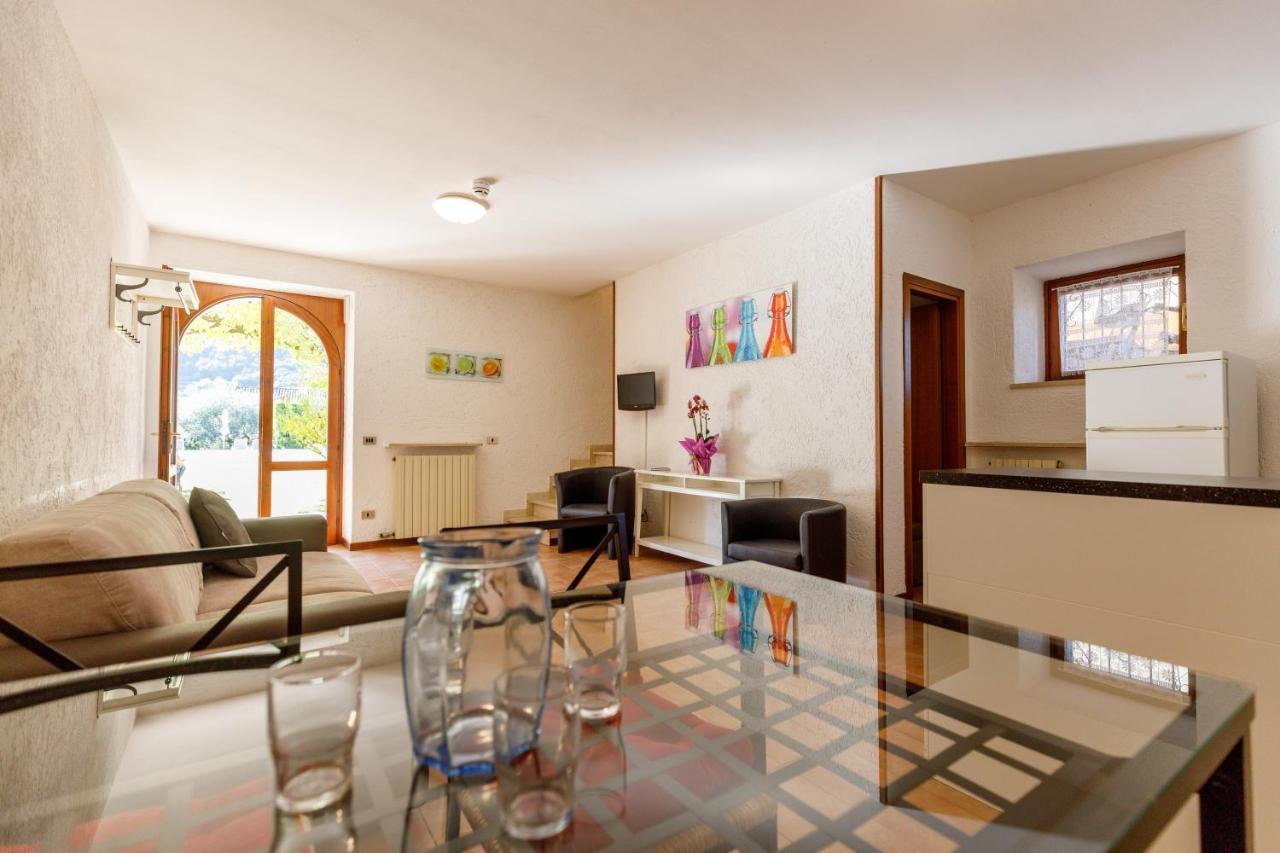 Residence Rustico Garda  Buitenkant foto
